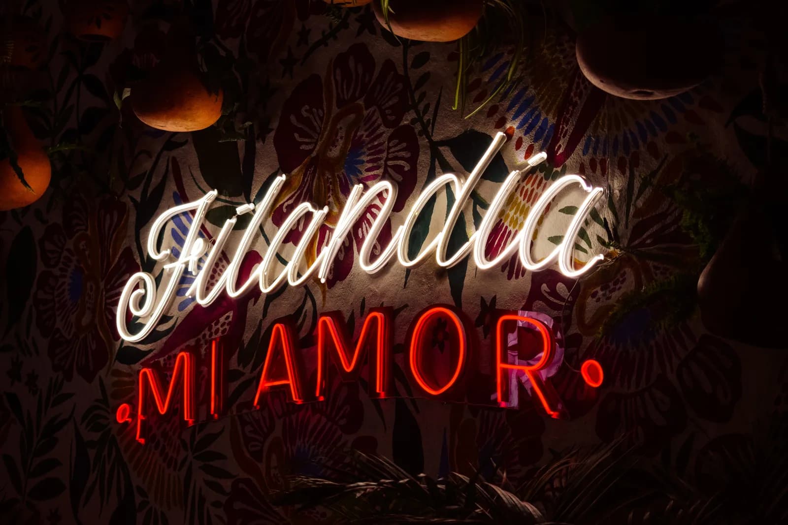 Rótulo de neón iluminado